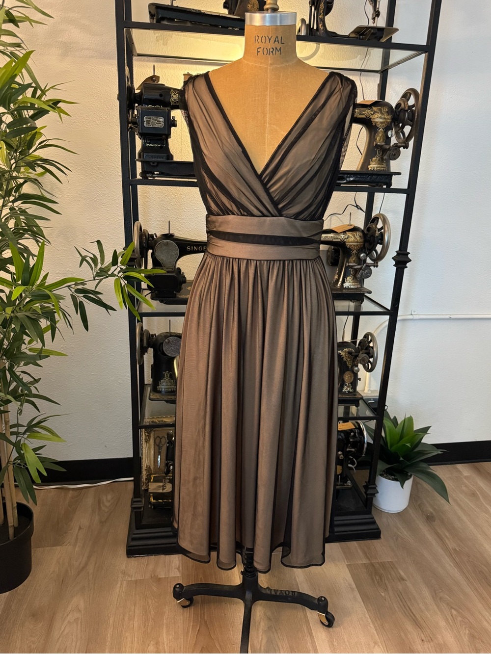 Newport News Brown V-Neck Chiffon Cocktail Dress